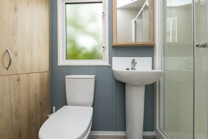 3 bed hire caravan holiday home bathroom
