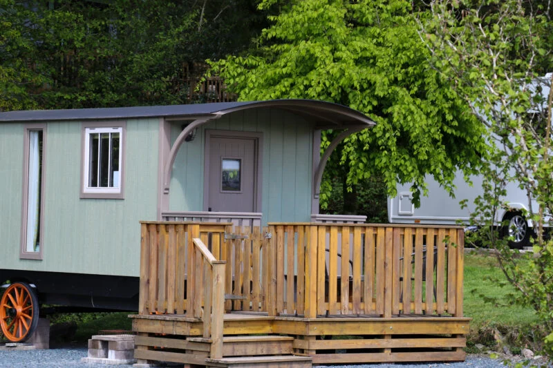 shepherds hut at park cliffe in the lake district
