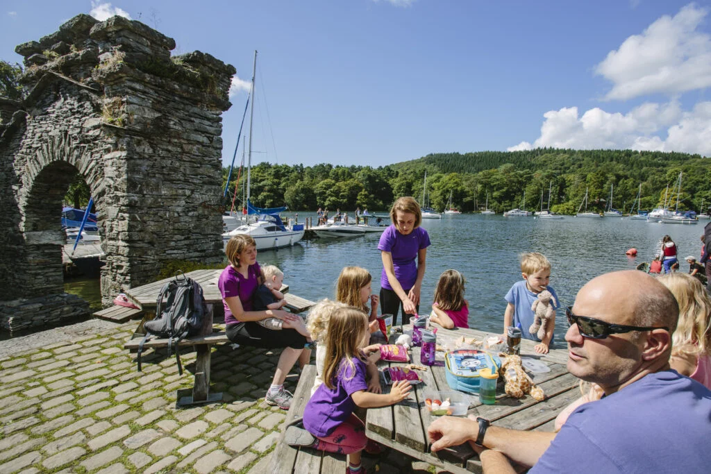 Family enjoing day out at Fell Foot by the Windermere Lake
