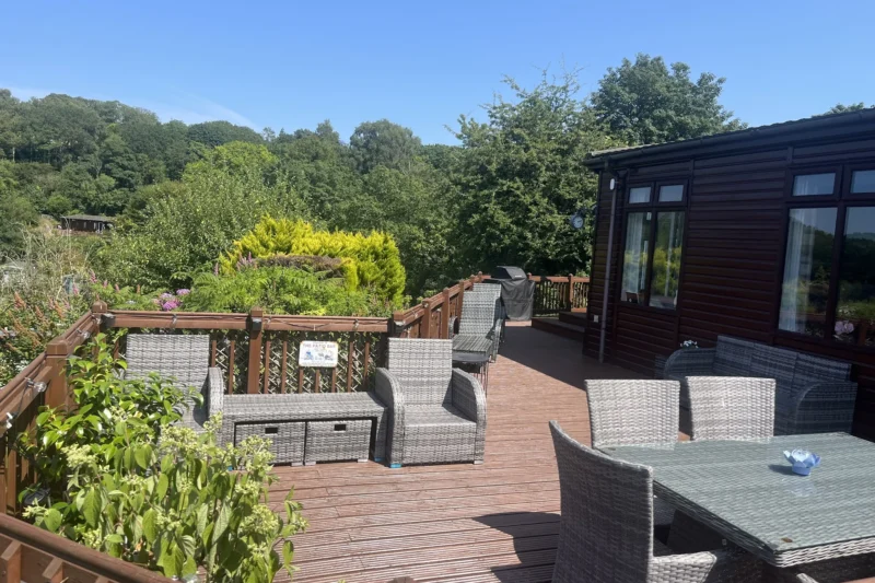 outside seating area of the tingdene lodge